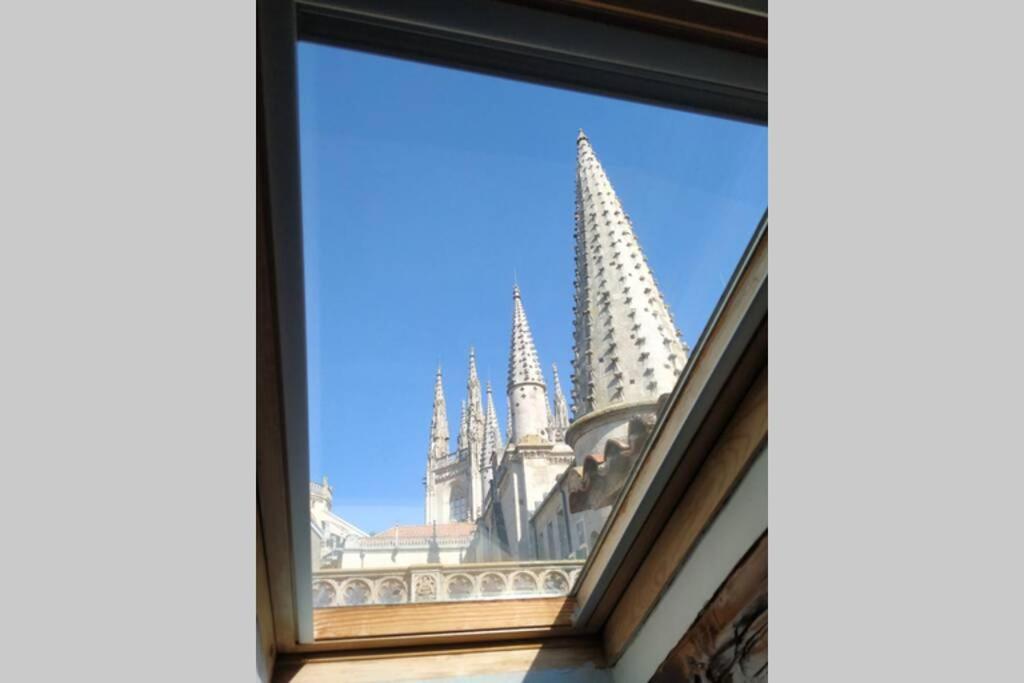 شقة Buhardilla Con Vistas A La Catedral Burgo المظهر الخارجي الصورة