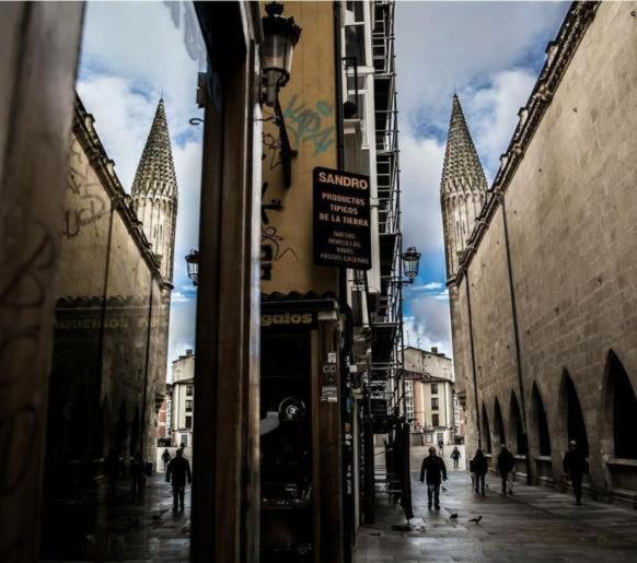 شقة Buhardilla Con Vistas A La Catedral Burgo المظهر الخارجي الصورة